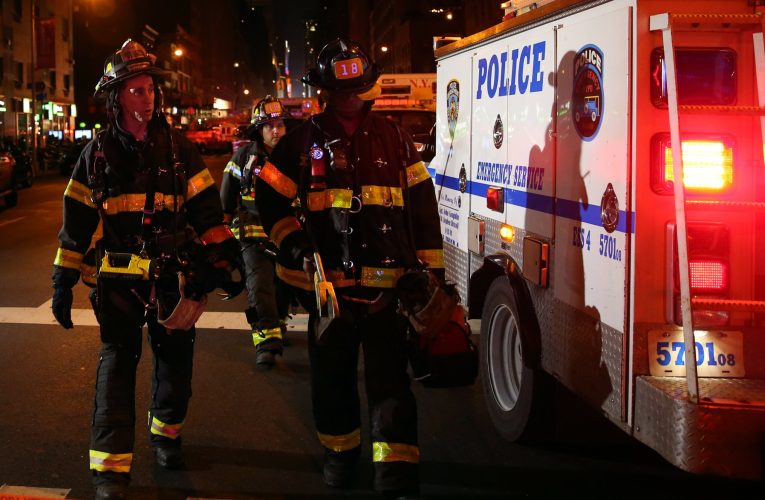 Un mort și alte 36 de persoane rănite în urma unei explozii la un șantier naval din New York
