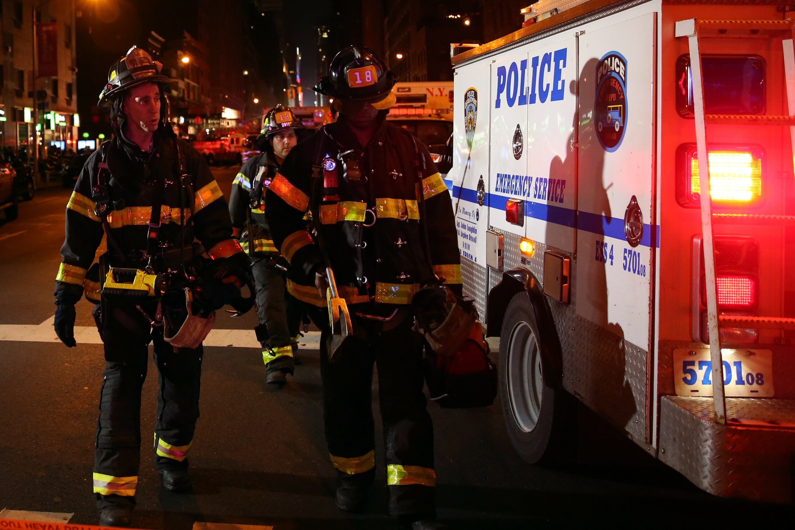 Un mort și alte 36 de persoane rănite în urma unei explozii la un șantier naval din New York