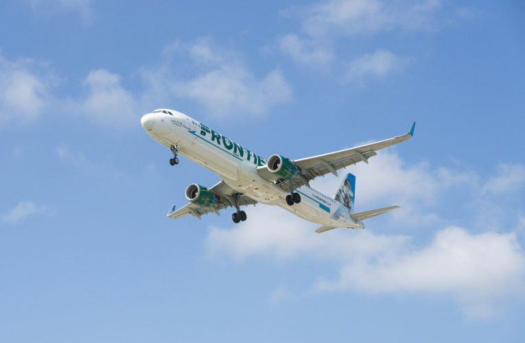 Un om a murit după ce a fost lovit de un avion pe pista de decolare, în aeroportul din Denver