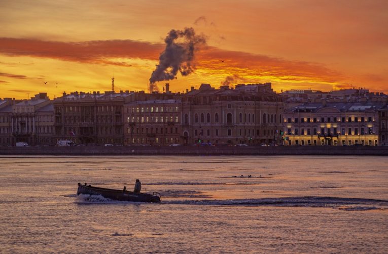 Un oraș istoric din Rusia, cu peste 5 milioane de locuitori, ar putea fi inundat din cauza unui ghețar