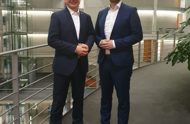 Un român a câștigat al doilea mandat de primar în Germania. El l-a învins pe candidatul extremei drepte