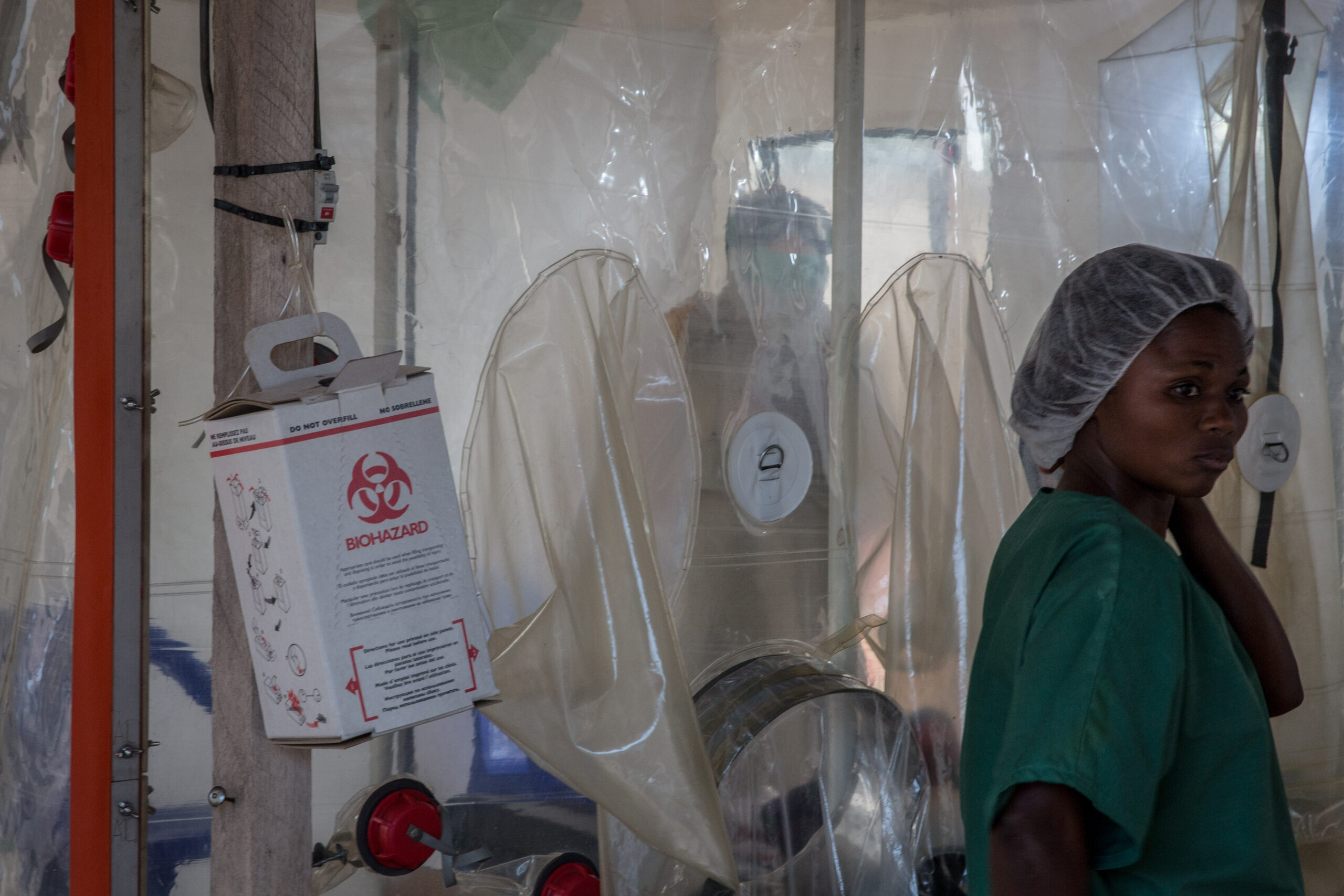 Vaccinul anti-Ebola, disponibil cel mai devreme peste nouă luni, avertizează OMS