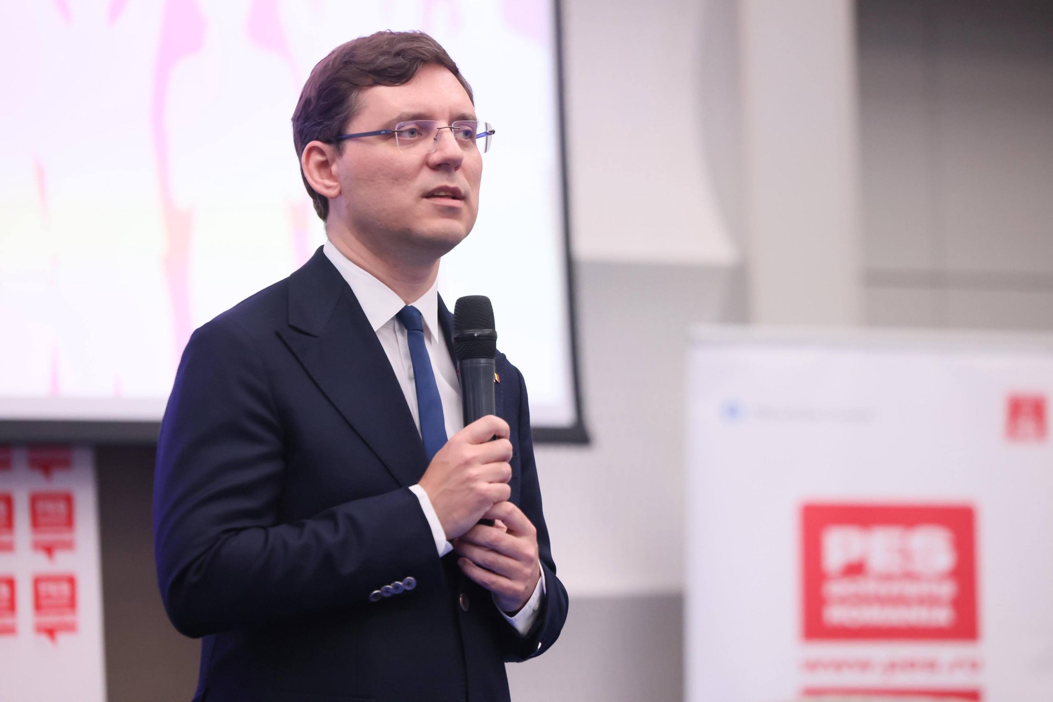 Victor Negrescu, mesaj emoționant de Ziua Europei: „Pro-român = pro-european = pro-occidental”