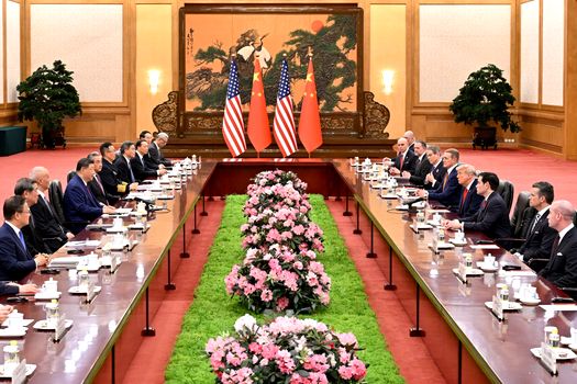 Vizita lui Trump în China: Discuțiile cu Xi Jinping, despre cooperarea economică și Strâmtoarea Ormuz / Trump îl invită pe liderul chinez să viziteze Casa Albă
