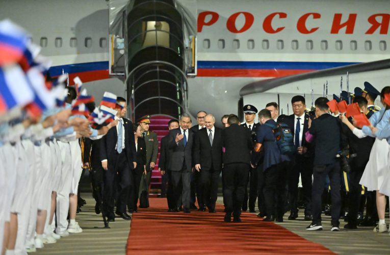 Xi Jinping și Vladimir Putin se întâlnesc la Beijing, pe fondul tensiunilor globale