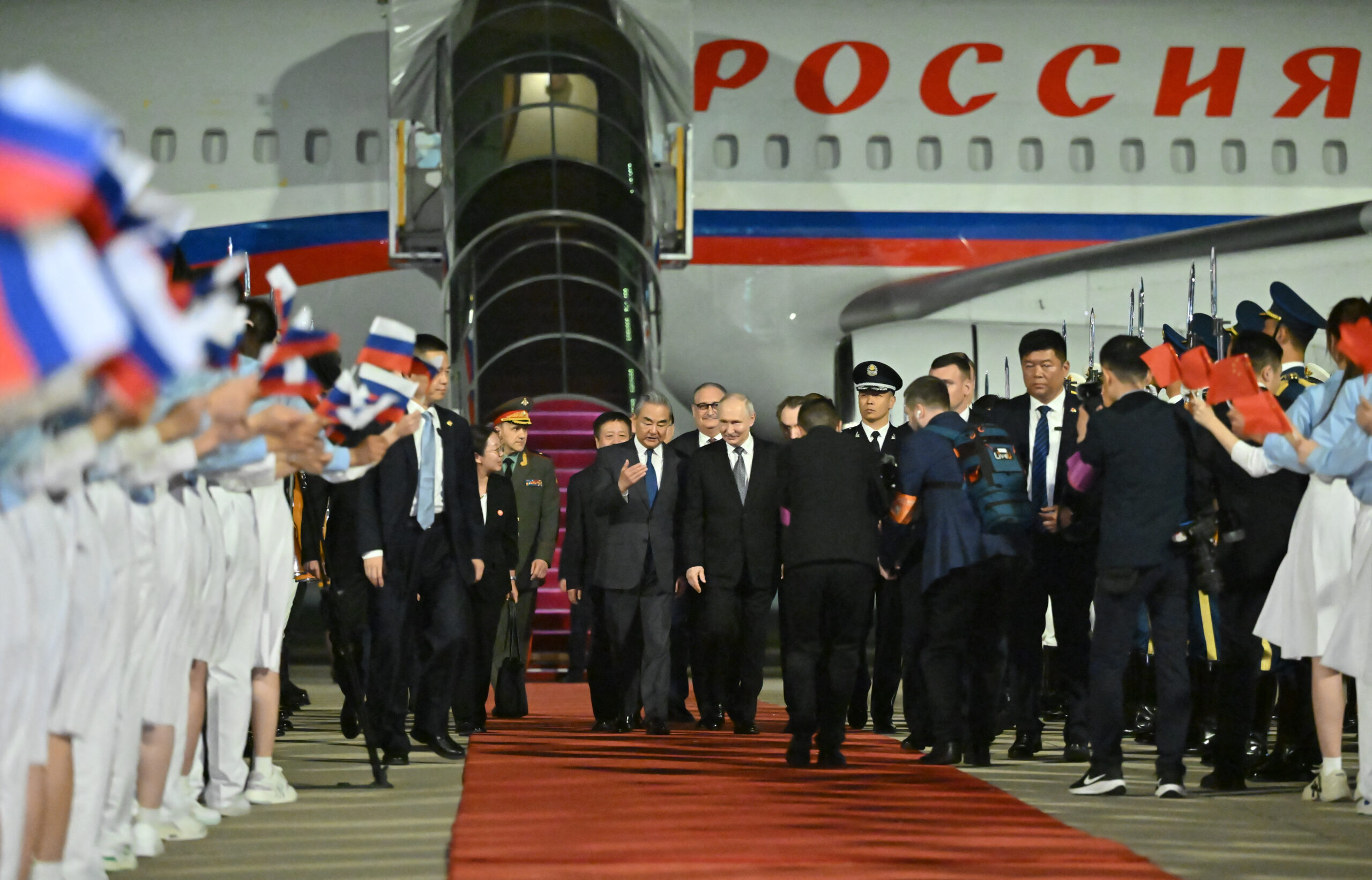 Xi Jinping și Vladimir Putin se întâlnesc la Beijing, pe fondul tensiunilor globale
