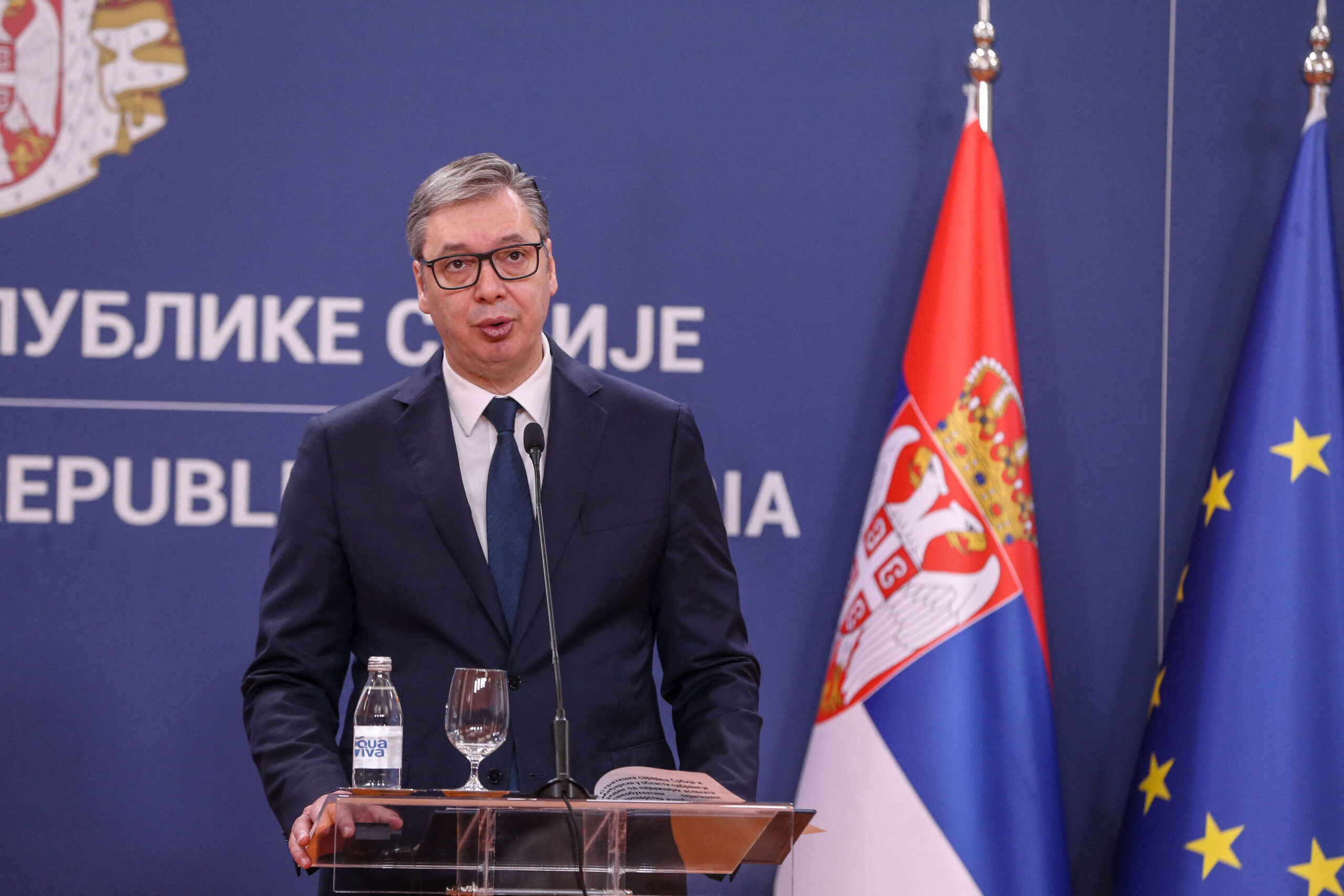 Zeci de mii de oameni protestează în Serbia împotriva președintelui Aleksandar Vučić