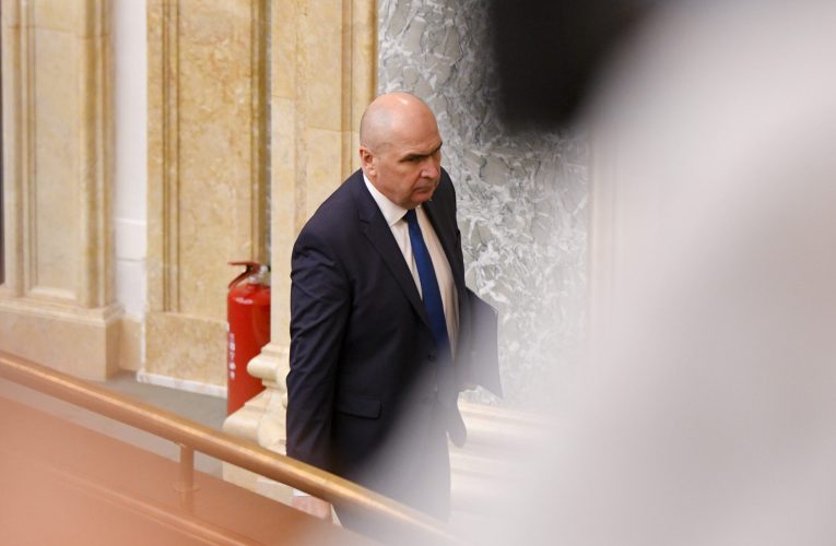 Zi critică pentru Bolojan: moțiunea PSD-AUR poate răsturna Guvernul. Ultimele calcule