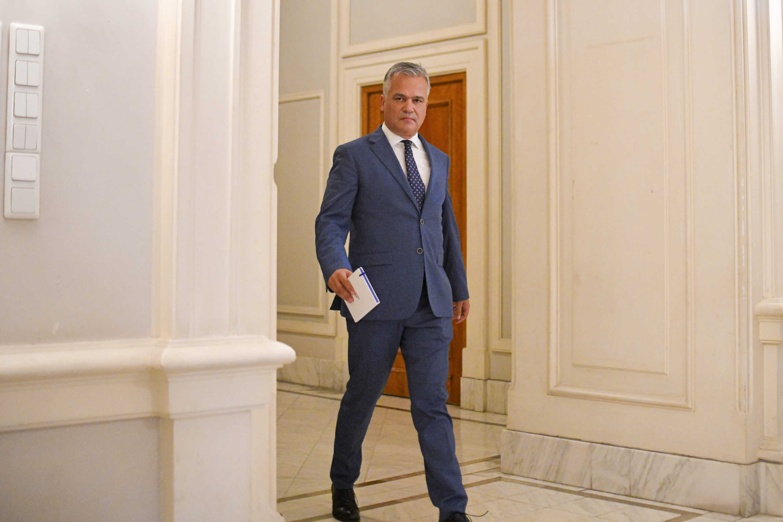 Adrian Veștea amână depunerea în Parlament a listei miniștrilor și a programului de guvernare / PSD va decide duminică dacă intră în Guvernul Veștea