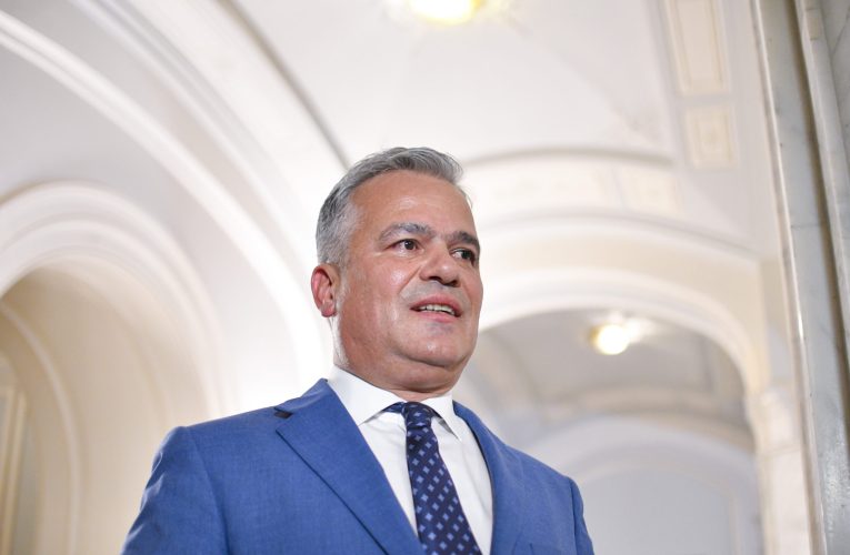 Adrian Veștea depune joi lista de miniștri și programul de guvernare / Guvernul Veștea, respins și de USR / PNL organizează Congres extraordinar duminică / Ce propune guvernul Veștea în Justiție, Apărare, Educație
