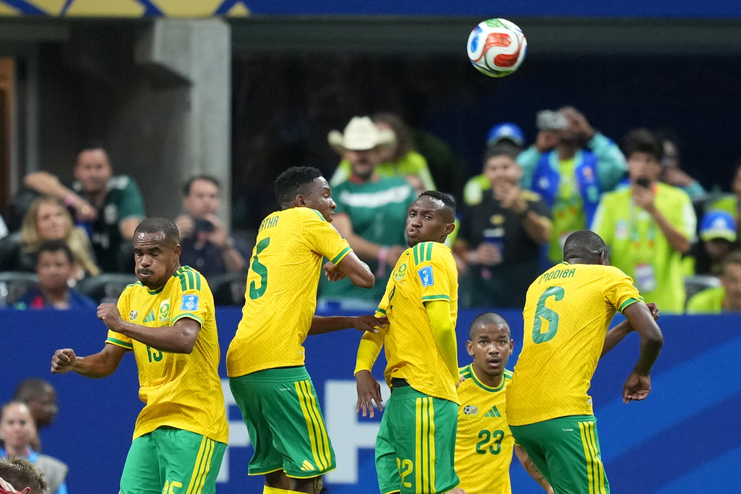 Africa de Sud trece pentru prima dată în istorie de faza grupelor la Campionatul Mondial de fotbal