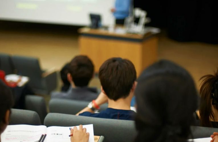 AI-ul schimbă peisajul educațional: Aceste specializări universitare ar putea dispărea în următorii ani