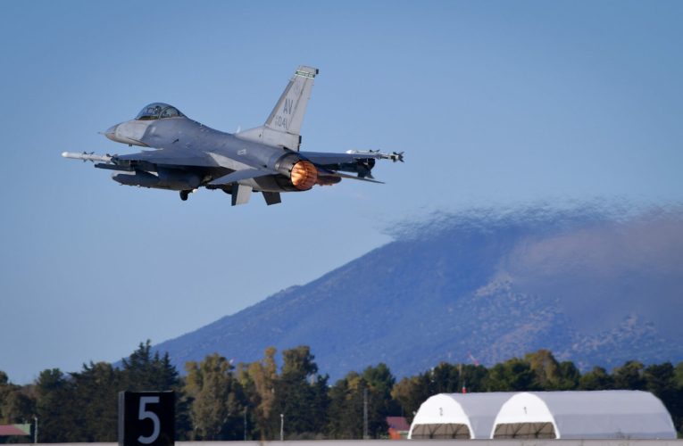 Alertă NATO în Europa. Avioane Gripen au interceptat un avion israelian rămas fără contact radio deasupra Ungariei