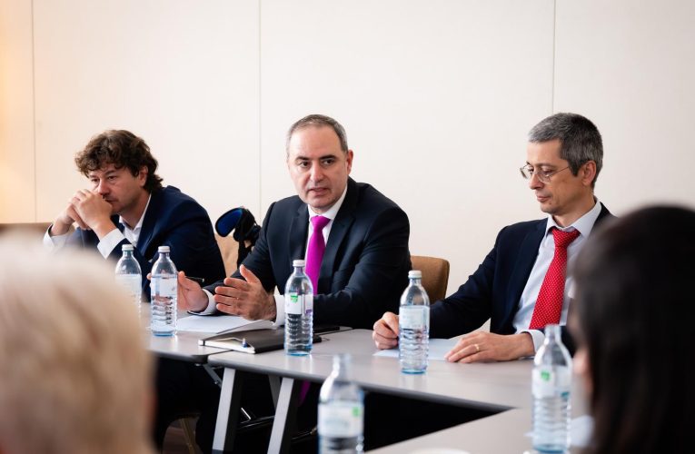 Alexandru Nazare, discuții la Viena cu investitorii: România poate aspira la îmbunătățirea ratingului de țară