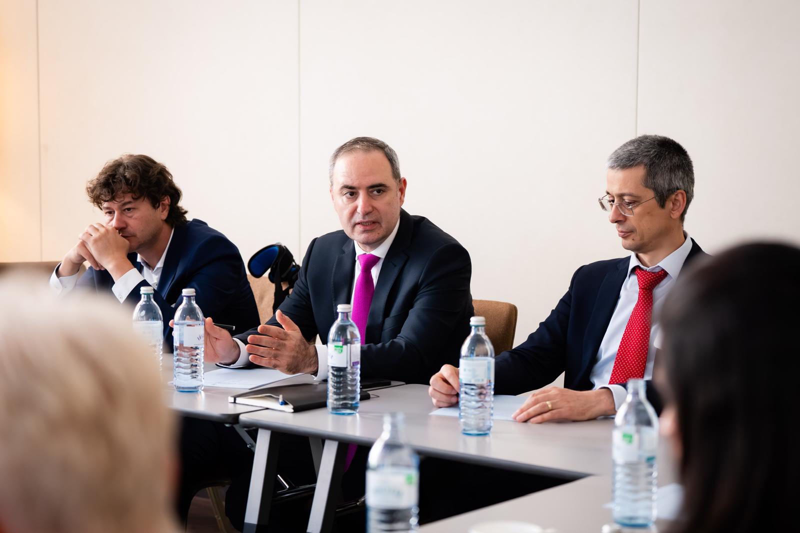 Alexandru Nazare, discuții la Viena cu investitorii: România poate aspira la îmbunătățirea ratingului de țară