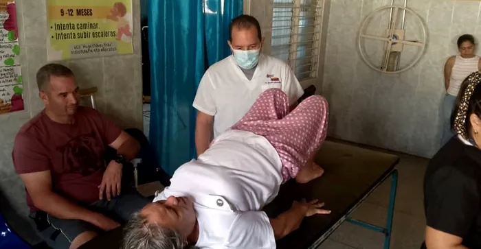 America Latină: sub presiunile SUA, tot mai multe state renunță la medicii trimiși de Havana