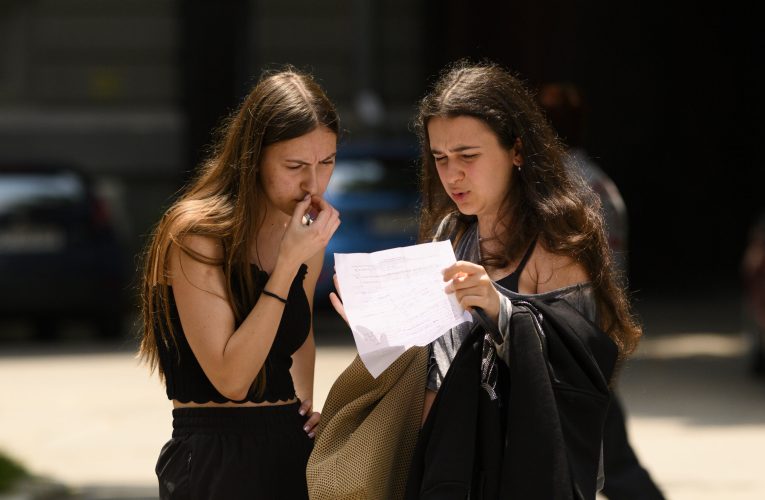 Bacalaureat 2026. Elevii susțin astăzi evaluarea competențelor la limba maternă. Cum se desfășoară probele și care sunt condițiile de promovare