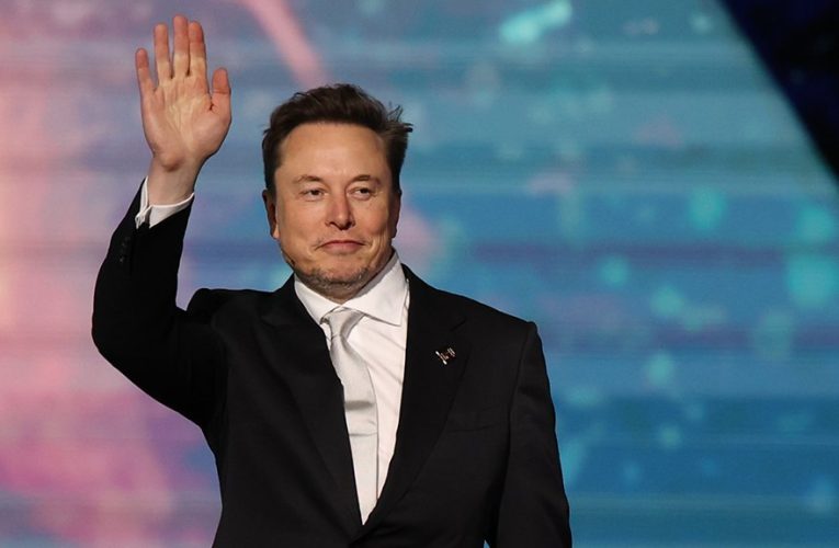 Bătălie pentru acțiunile SpaceX: compania taie cota rezervată investitorilor obișnuiți
