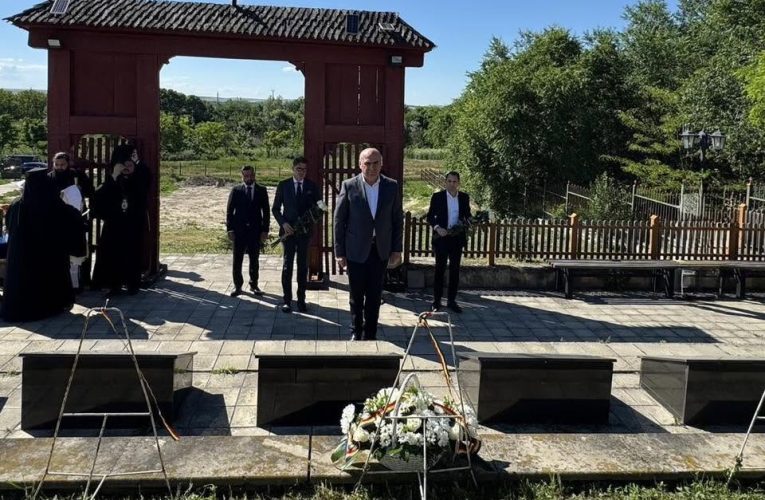 Bolojan a depus o coroană de flori la Cimitirul românesc de la Țiganca, în memoria soldaților români