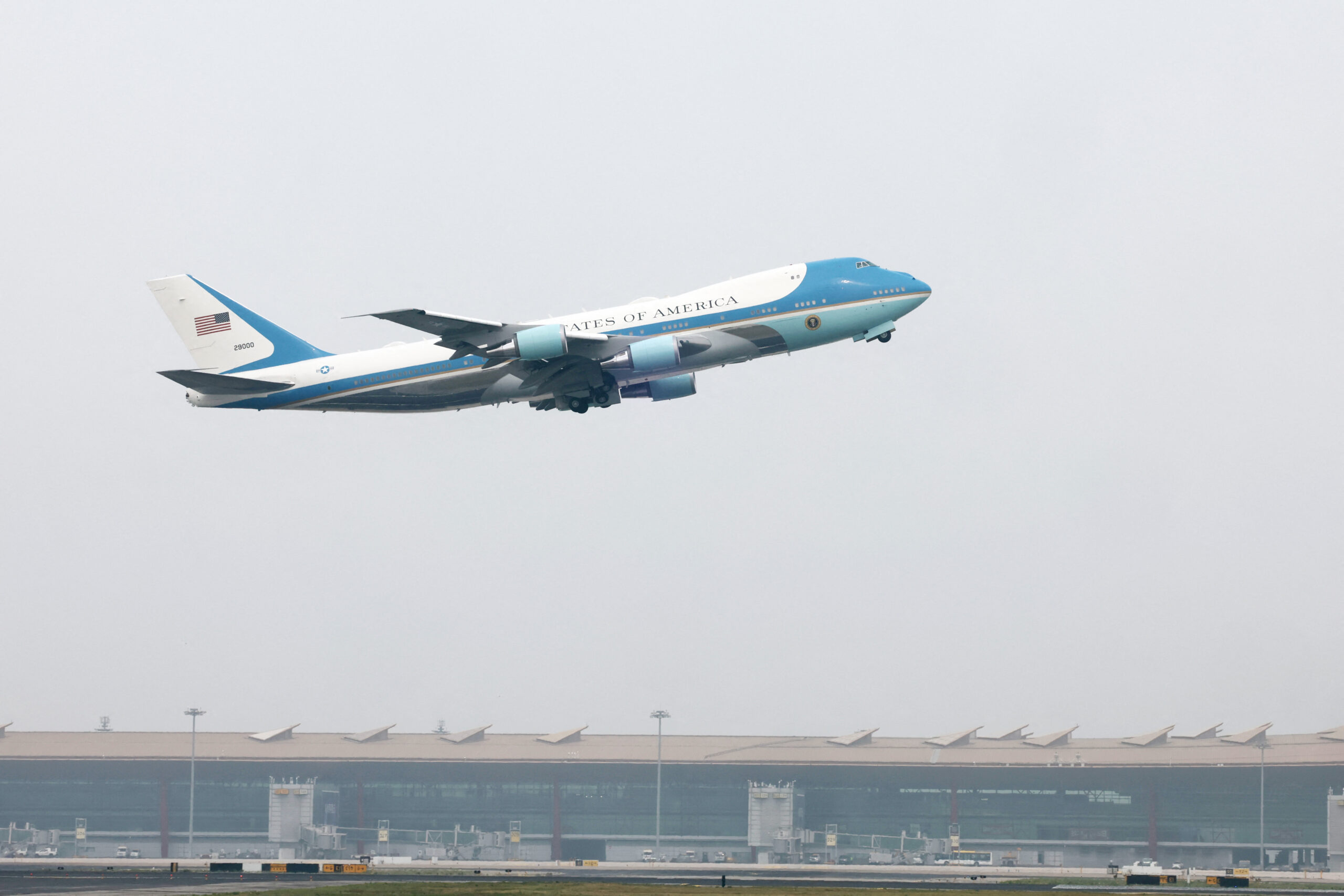 Casa Albă își ia rămas bun de la avionul prezidențial Air Force One, care este în serviciu de peste 30 de ani