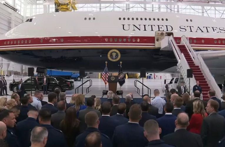 „Cel mai luxos avion din lume”. Trump a prezentat noul Air Force One, un Boeing 747, primit cadou de la Qatar