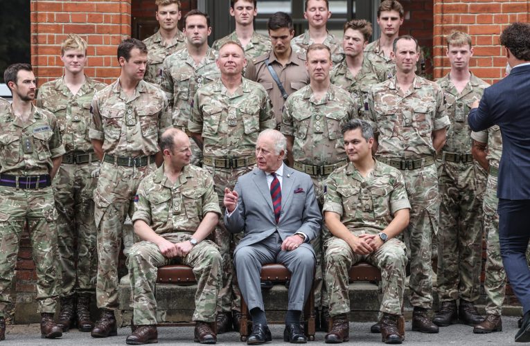 Ceremonie grandioasă la Londra: ziua de naștere a regelui, marcată printr-o paradă la care participă mii de militari