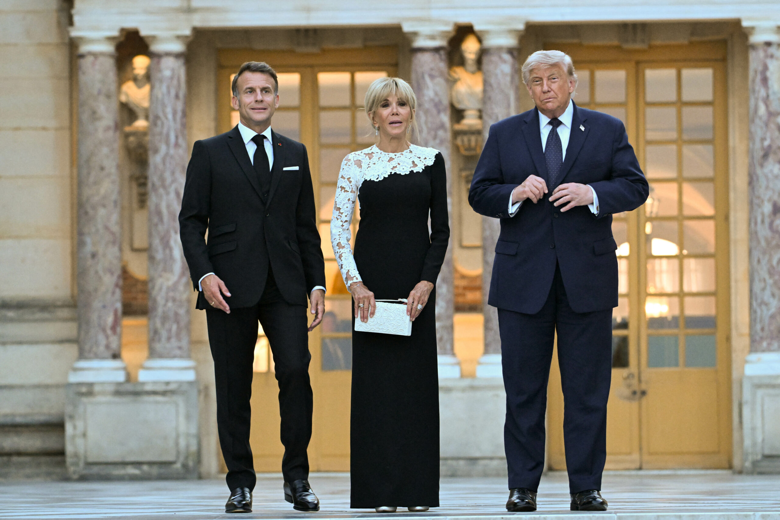 Cina la Versailles: Trump îl laudă pe Macron „care nu va mai fi mult timp prin preajmă”