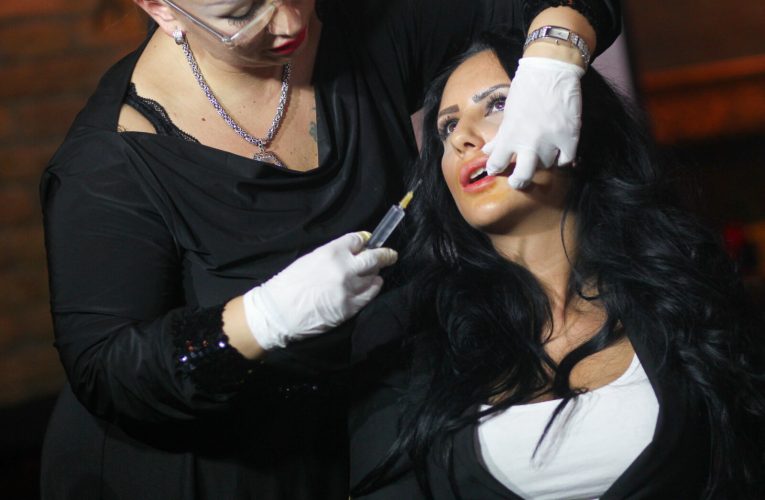 Companie acuzată că vinde ilegal produse cosmetice fabricate din țesuturi de la cadavre