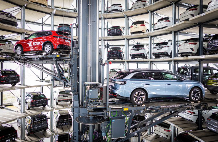 Concedieri masive anunțate de o mare companie auto. 19.000 de locuri de muncă vor fi eliminate până la sfârșitul anului 2026