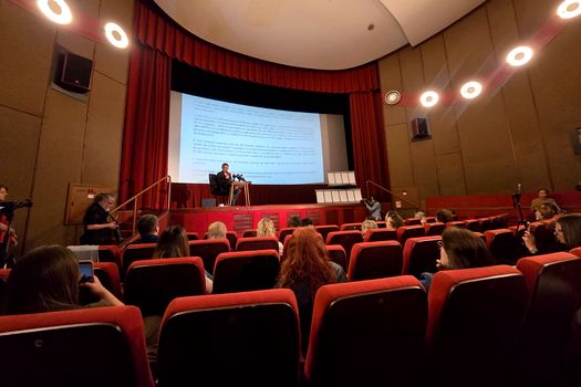 Cristian Mungiu aduce „Fjord”, filmul premiat cu Palme d’Or, mai devreme în fața publicului din România. Când va avea loc proiecția specială