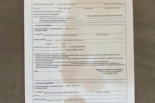 Cum ajungeau în România mașini de lux furate din Europa. DIICOT a făcut 30 de percheziții