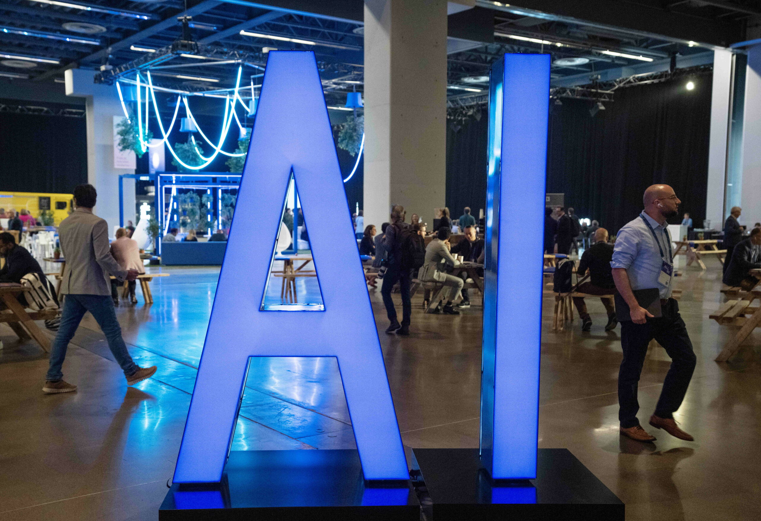 Dronele cu inteligență artificială ar putea proteja rețelele subacvatice din Europa