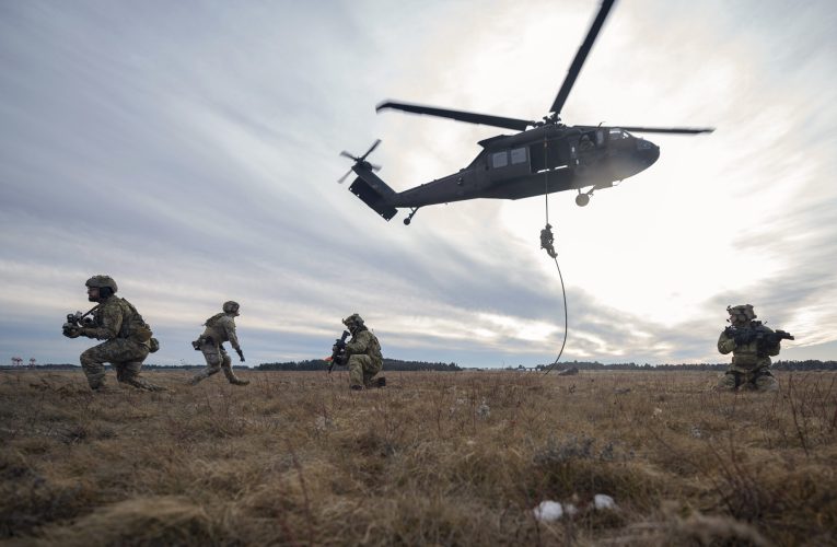 Elicoptere militare americane, relocate din Grecia în România