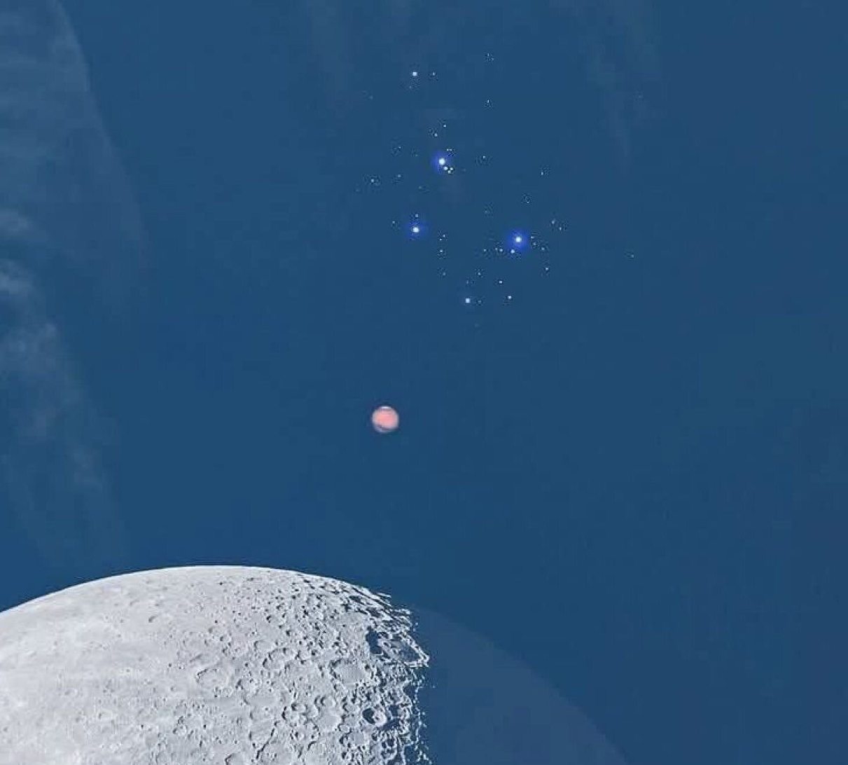 Fenomen astronomic rar, vizibil cu ochiul liber: Marte se întâlnește cu Pleiadele / Evenimentul nu se va mai repeta până în 2034