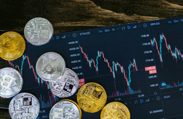Fermă clandestină de criptomonede cu peste 400 de echipamente, într-o clădire dezafectată din Satu Mare: a consumat electricitate de 7 milioane de lei în 9 luni
