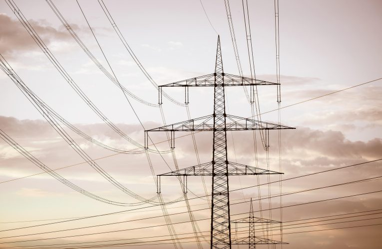 Franța: 50.000 de locuințe au rămas fără curent electric din cauza temperaturilor extreme