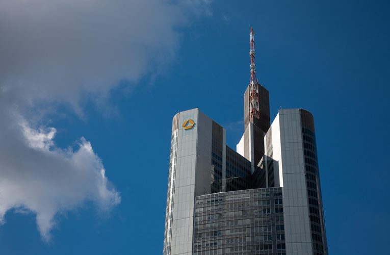 Germania respinge oficial oferta UniCredit privind Commerzbank