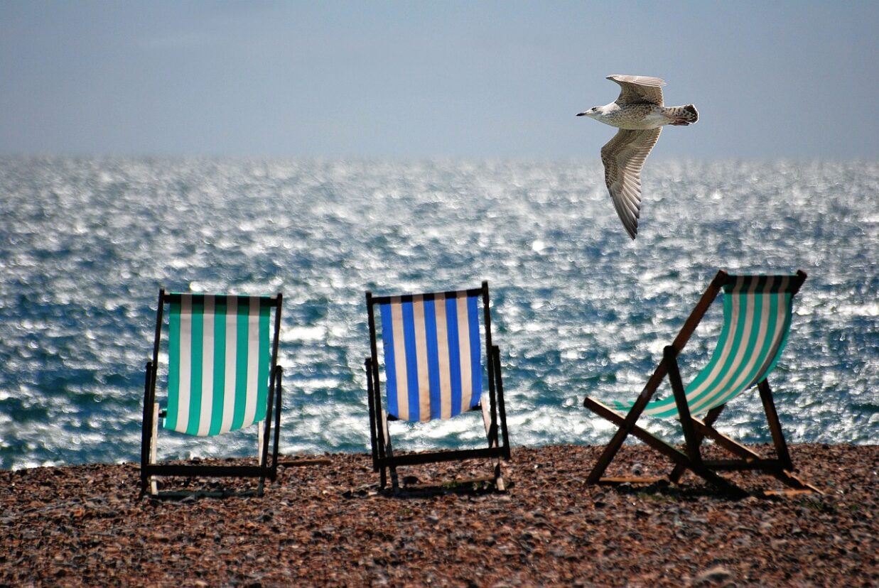 Ghid de vacanță 2026: află tot despre costurile concediilor, drepturile turiștilor și cum pot fi evitate fraudele online