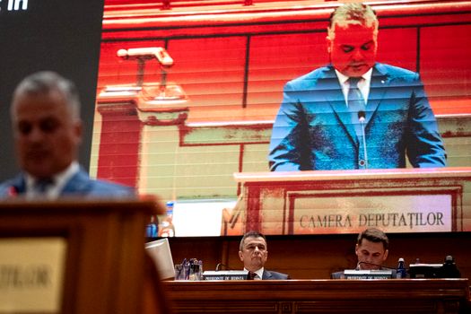 Guvernul Veștea a picat la vot. Doar 189 de voturi „pentru”. O parte dintre „puciștii” din PNL nu au mai votat Cabinetul