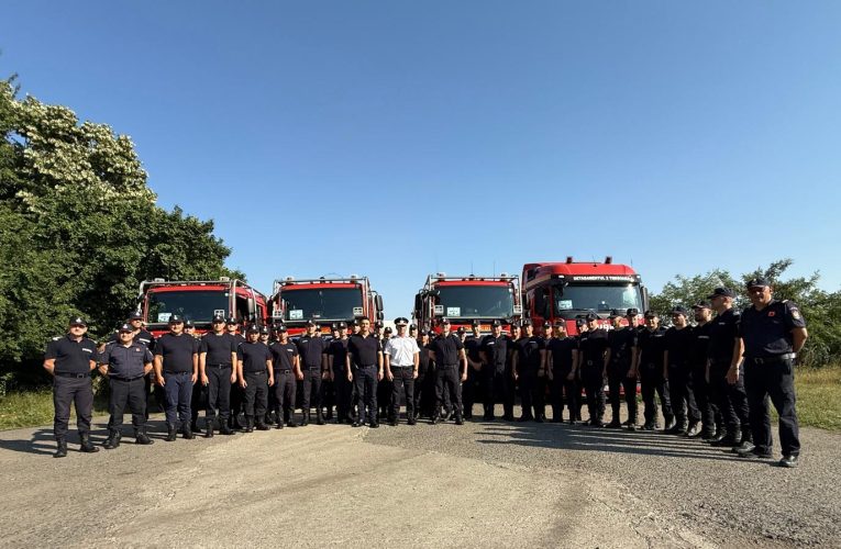 IGSU: 40 de pompieri români și mai multe autospeciale vor interveni pentru stingerea incendiilor de vegetație în Franța