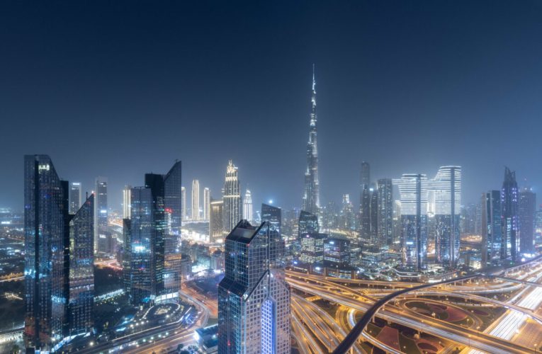 Incendiu major în unul dintre turnurile din Dubai