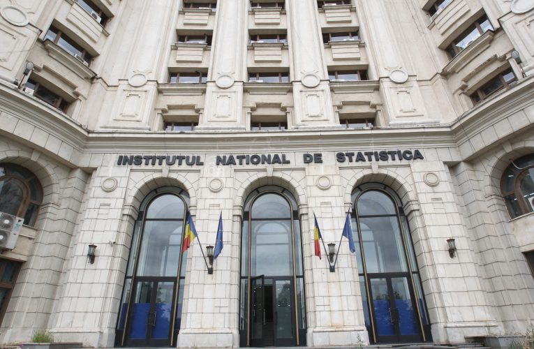 INS: Romanians earned more in 2025, but also spent more