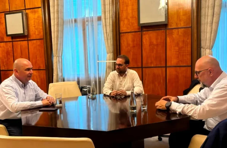 Întâlnire a liderilor PSD, PNL, USR și UDMR pe tema guvernării minoritare. Președintele Dan așteaptă mâine un acord politic, în vederea desemnării noului premier