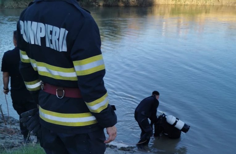 Intervenție de urgență pentru salvarea unei persoane de la înec în Lacul Tei