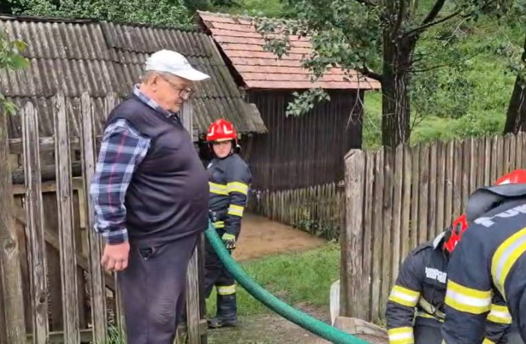 Inundații după ploile abundente din Buzău / ISU intervine pentru evacuarea apei