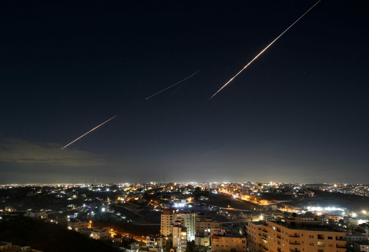 Iranul lovește Israelul cu rachete, în prima ripostă directă după armistițiul din aprilie. UPDATE Trump îi cere lui Netanyahu să nu riposteze