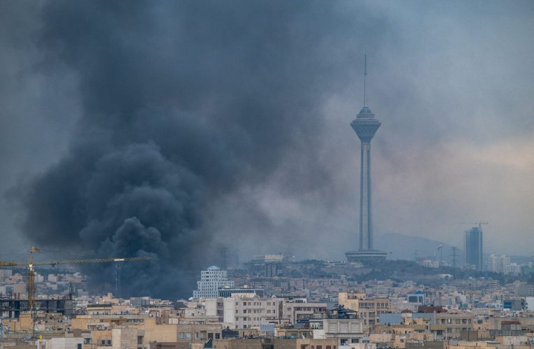 Iranul și Israelul anunță o pauză în atacuri, dar avertizează că vor riposta dacă armistițiul va fi încălcat din nou