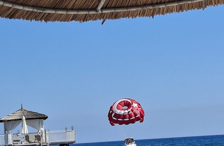 Kemer, un spectacol al naturii pe Riviera Antalyei