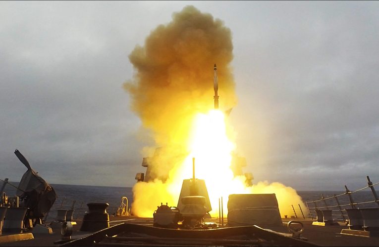 Kuweit anunță interceptarea unor „ținte aeriene ostile”, după ce Iran a răspuns atacurilor inițiate de armata americană