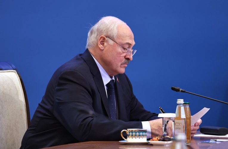 Lukașenko dezvăluie că s-a întâlnit cu emisari ai lui Zelenski: Haideți să o rezolvăm. Orice ar fi, vom fi de partea Rusiei